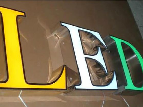 成都介绍LED招牌的基础知识。